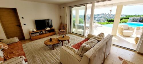 Villa 4P with private pool near the sea