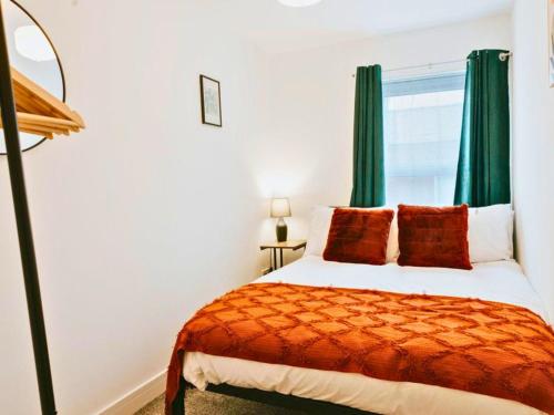 a bedroom with a bed and a window with green curtains at St Helens 3BR Home with Garden, Fast WiFi, Smart TV, Sleeps 6, Contractors & Long Stay Accommodation in Saint Helens