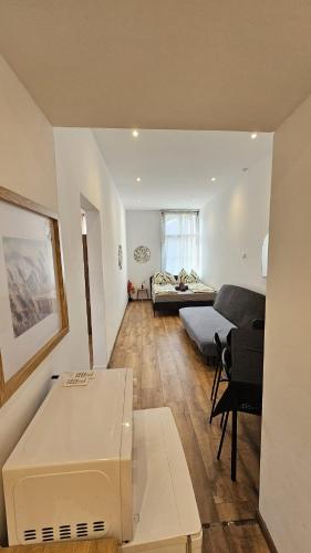 Comfortable Apartment for Group Stays 10a
