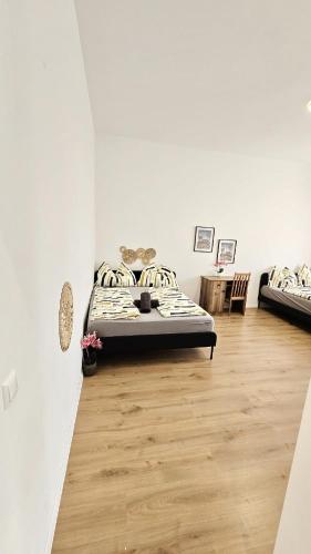Comfortable Apartment for Group Stays 10a