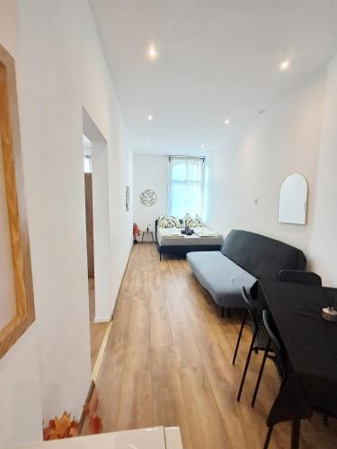 Comfortable Apartment for Group Stays 10a