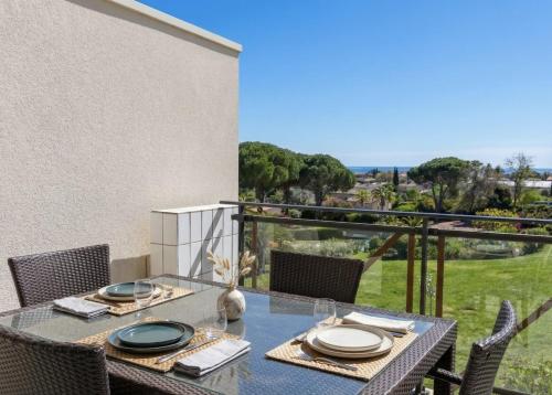 Charmant appartement piscine, tennis, parking