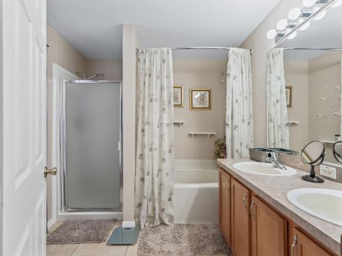 a bathroom with two sinks and a shower at Ocala Oasis 3 bedroom in Ocala