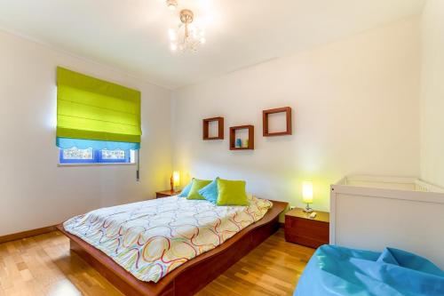 Spacious Duplex by Albufeira Marina - Sleeps 6 - Homesbyfc