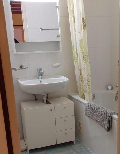 Central 3-Room Apartment with Balcony, Lausanne