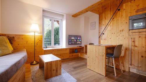 a room with a bed and a desk and a table at La ferme des Colieuvres in Lièpvre