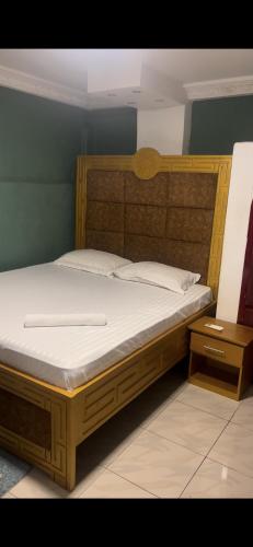Tempat tidur dalam kamar di PM Studios Appart