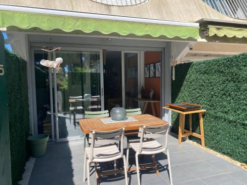 Appartement en rez-de-jardin avec terrasse