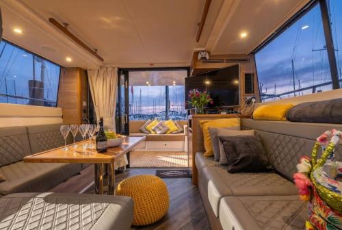 a room with a couch and a bed and a table at 2BR Heated Yacht, Lymington Centre, Beautiful View in Lymington