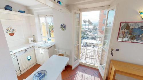 5VV - Grand 2P dans la vieille ville avec terrasse vue mer