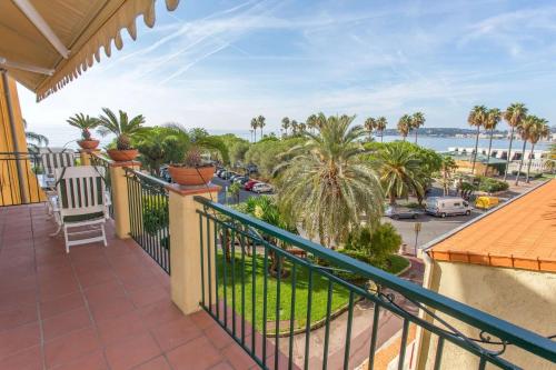 5VV - Grand 2P dans la vieille ville avec terrasse vue mer