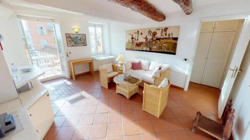 5VV - Grand 2P dans la vieille ville avec terrasse vue mer