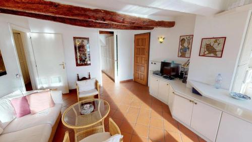 5VV - Grand 2P dans la vieille ville avec terrasse vue mer