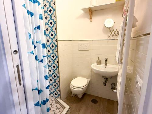 a bathroom with a toilet and a sink at Il Moscardino in Vico Equense