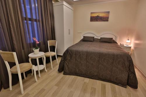 a bedroom with a bed and a table and chairs at Basilica Guest House in Istanbul