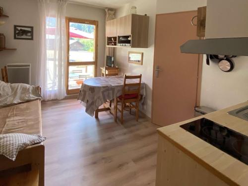 Appartement cosy 2-4 pers. - centre village, proche remontées, piscine, terrasse plein sud - FR-1-342-154