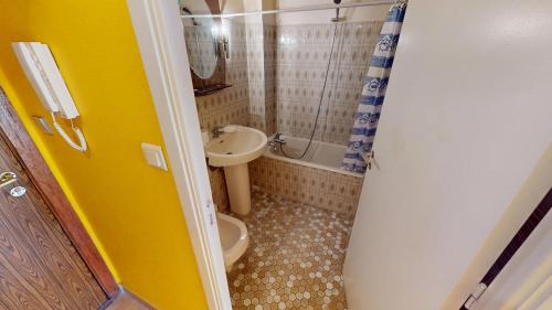 11E - Studio vue mer latérale dans un résidence avec piscine