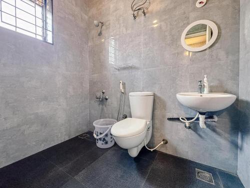 a bathroom with a toilet and a sink at Grand home villas in Jāmb