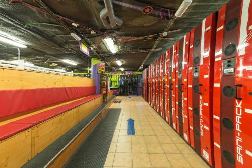 a bowling alley with red walls and a blue cone on the floor at Apartaments Sant Moritz in Arinsal