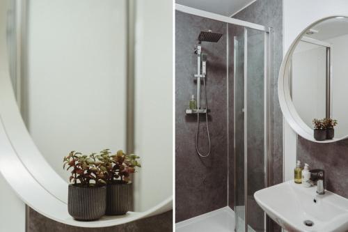 a bathroom with a sink and a mirror at Stylish Harbourfront Apartment in Torquay