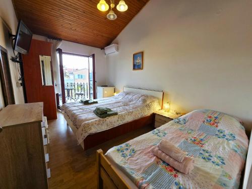 Holiday Rooms