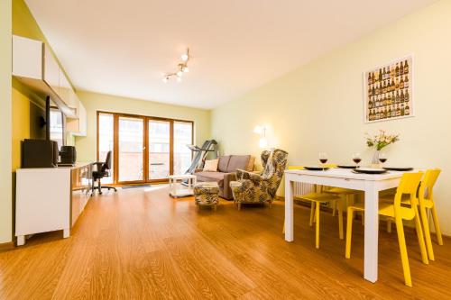 Nadodrze Apt - Balcony, Parking, Workspace - by Rentujemy