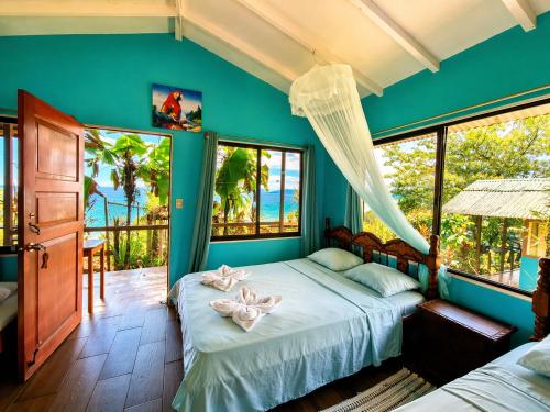 a bedroom with two beds in a room with green walls at Casa Jade in Drake