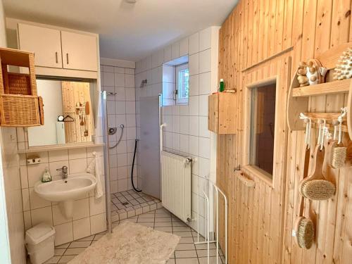 a small bathroom with a sink and a shower at Gemütliche Ferienwohnung mit Sauna & Terrasse in Monzingen