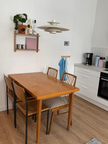 a kitchen with a wooden table and chairs at Zum Alten Pasewalker Kaufmann Beletage in Pasewalk
