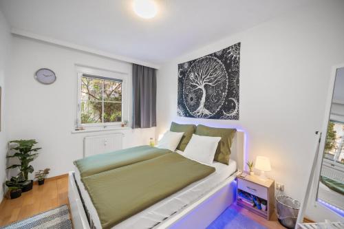Cozy Apartment near Airport & City Center with Private Garden