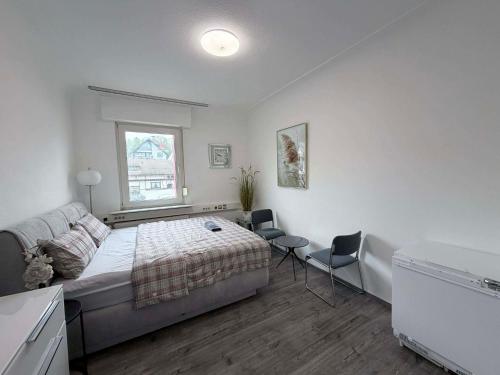 a bedroom with a bed and a table and chairs at Privatzimmer in Gemeinschaft Zimmer 5 in Leimen