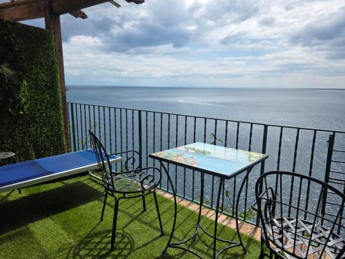a table and chairs on a balcony overlooking the ocean at Bed and Breakfast Da Claudio in Conca dei Marini