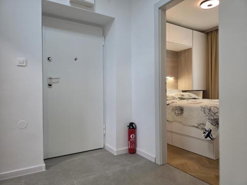 a bedroom with a door leading to a bed at AiZ in Kastel Stafilic