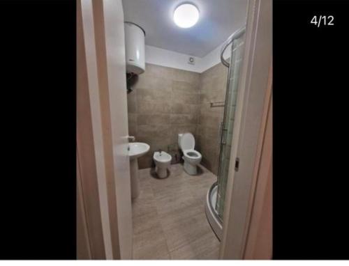 Blerta Apartment tesisinde bir banyo