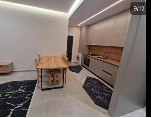Blerta Apartment tesisinde mutfak veya mini mutfak