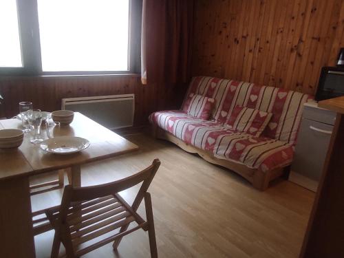 Studio confortable 4 pers, centre station Super Besse, aux pieds des pistes - FR-1-814-118