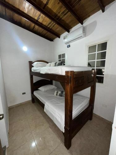 a bedroom with two bunk beds and a desk at Casa Vacacional in Tucacas