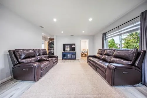 Lovely 2bedroom next to Santa Monica college photo 1