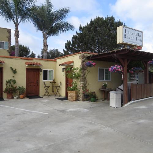a building with a sign that reads independent beach inn at Leucadia Beach Inn in Encinitas