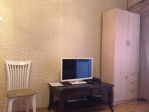  Телевизор и/или развлекательный центр в Apartment Gorkogo 37 2х комнатные 