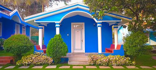 a blue house with red steps in front of it at SUSAGADE in Vagator