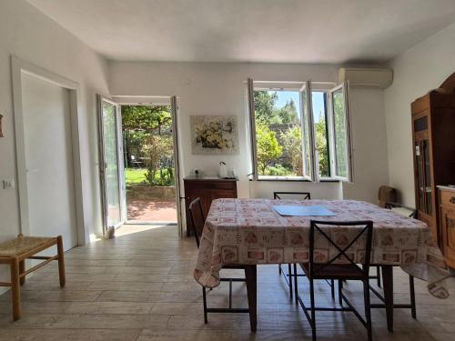 a dining room with a table and chairs and a window at La Terrazza Sul Blu in Corniglia