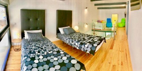 a room with two beds in a room at Private Hot Tub All Year Round - 25 min Lisbon in Setúbal