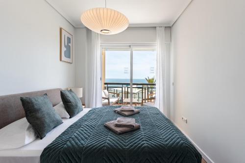 Superb Location Beachfront , 3 bed with terrace