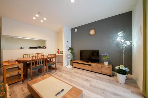 IWA House 2 brand new detached house with convenient transportation near Namba Shinsaibashi and Nipponbashi with two toilets and two bathrooms