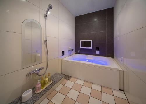 Ванная комната в JEWEL HOTEL LUXURY MODERN (Adult Only)