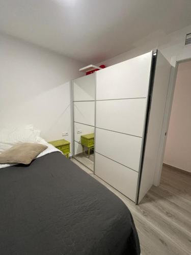 a bedroom with a bed and a white cabinet at Igidelux 2 in Villajoyosa