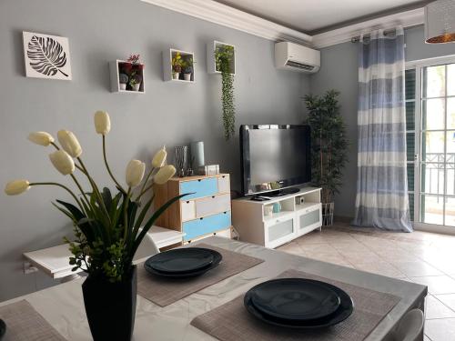 Cabanas Apartment Private Pool & Free Parking 5 min drive to beach