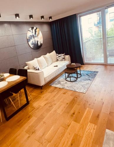 Modern 2BR Apartment for 4 Parking Warsaw Wola
