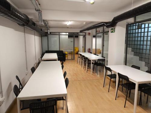 Beddy Hostels - FREE Breakfast, Towels & Luggage Storage